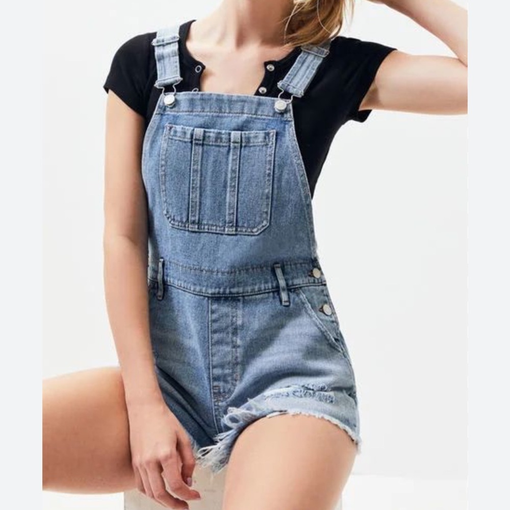 PacSun 100% Cotton Blue Denim Short Overalls frayed hem adjustable straps Size M